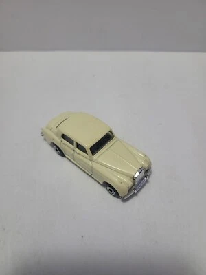 Vintage 1985 Matchbox Beige Rolls Royce Silver Cloud - Image 1 of 4