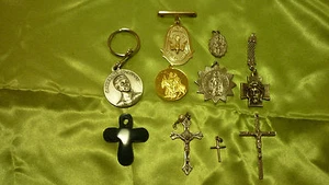 LOT OF 10 VINTAGE RELIGIOUS PENDANTS/PINS/CHARM/MEDALLIONS - Picture 1 of 12