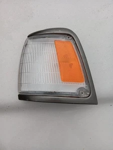 1989-1995 Toyota Pickup Front Left Driver Park Light Lamp Signal  OEM - Picture 1 of 9