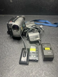 Videocámara analógica Sony Handycam CCD-TRV11 NTSC 8 mm 12x adaptador/cargador de alimentación de CA - Imagen 1 de 9
