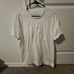 Calvin Klein Jeans Herren T-Shirt weiß geprägtes Logo Rundhals Kurzarm - Bild 1 von 5
