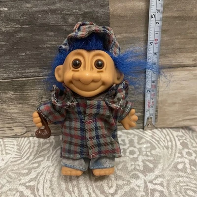 Muñeca Russ Troll de colección pelo azul a cuadros traje pipa Sherlock juguete de colección Foto 1 de 4
