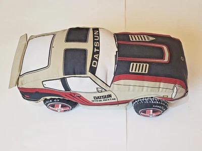 "Almohada de 16"" TFA Datsun Pace Car 1982 firmada por Margie Smith de colección 💥rara💥" Foto 1 de 4