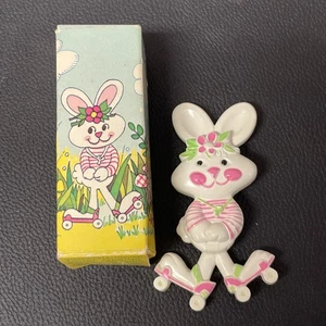 Vintage Avon Fragrance Glace Pin Pal Rapid Rabbit Spring Easter Bunny NOS Box - Picture 1 of 6