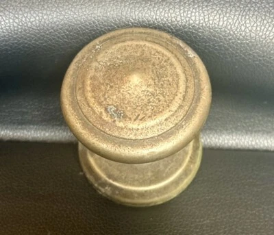 ¿Latón vintage? Manija de perilla de puerta arquitectura salvamento Foto 1 de 4