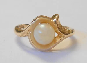 Hallmarked Cultured Pearl Solitaire 14K Yellow Gold Textured Smooth Ring Size 7 - Picture 1 of 7