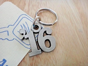 Year 2016 30x28mm '16 Pewter Graduation Birth Anniversary Keyring 27mm Keychain - Picture 1 of 3