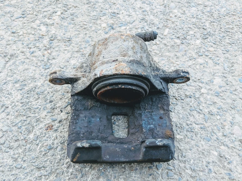 KIA SPORTAGE 2.0 CRDI 2006 O/S/F DRIVER SIDE FRONT BRAKE CALIPER - Image 1 of 1