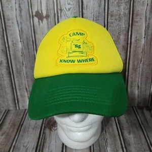 Gorra de camionero Stranger Things Camp Know Where '85 Snapback verde amarillo Funko - Imagen 1 de 9