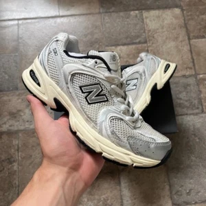 Zapatillas de running New Balance 530 para mujer talla 4,5 plateadas blancas negras - Imagen 1 de 8