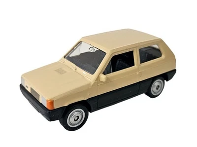 Modellino auto giocattolo Fiat Panda - 3 pollici 7,5 cm 1/64 Welly SUP40 - Immagine 1 di 2