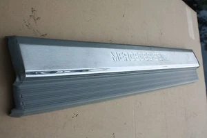 92-99 GRIS MERCEDES CLASE S PANEL DE PUERTA DELANTERA INTERIOR ESCALÓN Tiras de cromo plateadas - Imagen 1 de 11