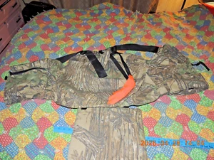 RealTree Camo turkey hunting vest with attached seat - Pretty much one size= all - Picture 1 of 3