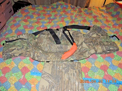 RealTree Camo turkey hunting vest with attached seat - Pretty much one size= all - Image 1 of 3