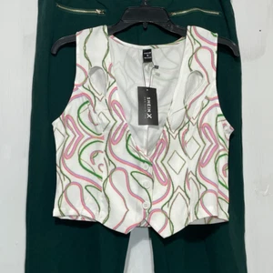 Graphic Print Cut out Crop V-neck Multi-Color Vest Size Medium - Picture 1 of 4