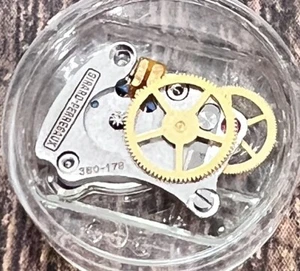 Girard Perregaux Cal 380-178 Orologio Quarzo Circuito Motore Parte Ricambio NOS - Foto 1 di 2