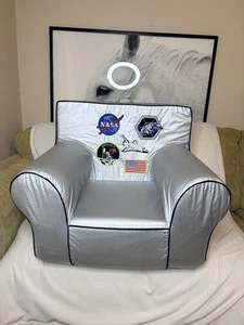 Pottery Barn Kindergröße überall mittelgroßer Stuhl Astronaut Mission Aufnäher - Bild 1 von 7