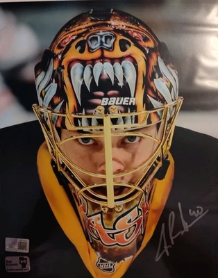 Foto autografiada de portero de hockey de Tuukka Rask Bruins de la NHL 8x10, Rask auténtica Foto 1 de 4