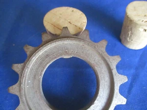 TDC engranaje 16T Hecho en Gran Bretaña 1/2 x 1/8 No Usado Algo de óxido superficial - Imagen 1 de 7