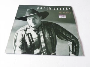 GARTH BROOKS 'NO FENCES' LP UK CAPITOL 1990 - Picture 1 of 4
