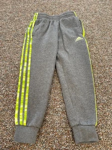 Adidas Boys Gray Sweatpants with Green Stripes Size 8 - Picture 1 of 3