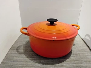 Vintage Le Creuset "E" Emailliert Gusseisen Flamme Orange Dutch Oven Rund Topf&Deckel - Bild 1 von 6