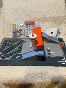 Matchbox Action Drivers Airport Adventure '16 Camaro MBX Privatjet - NEU FUNKTIONIERT - Bild 1 von 6