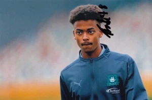 Foto autógrafa de fútbol americano firmada a mano por Freddie Issaka de Plymouth Argyle 6x4 - Imagen 1 de 1