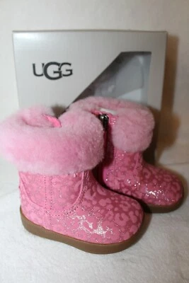 NUEVO EN CAJA UGG Niñas Infantes Metálico Rosa Leopardo Piel de Oveja Botas Botines 1/2 0-6 MESES Foto 1 de 4