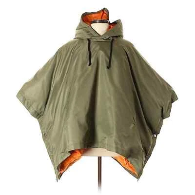 Poncho de plumón Comme des Garçons en verde caqui / oliva drab Foto 1 de 4
