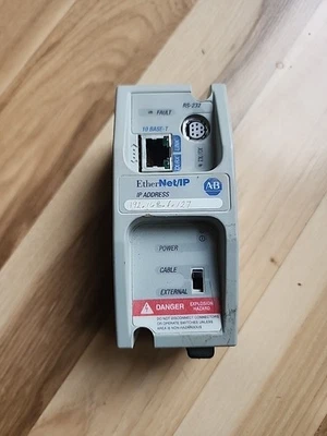 Módulo de interfaz Ethernet Allen Bradley 1761-NET-ENI MicroLogix Foto 1 de 2