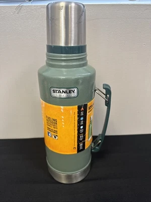 Stanley Legendary Classic XXL Vacuum Bottle 2qt 1.9 L Green Blemishes Dent - Image 1 of 4
