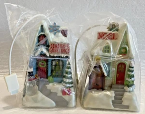 Hallmark 2009 Set di 2 cottage cantanti "Saluti di stagione" e "Noel" NUOVI - Foto 1 di 19