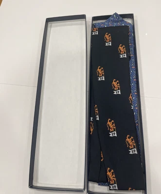 Corbata de seda Vineyard Vine colección personalizada Charles B Reeves Sprat & Tiger 48 Foto 1 de 4