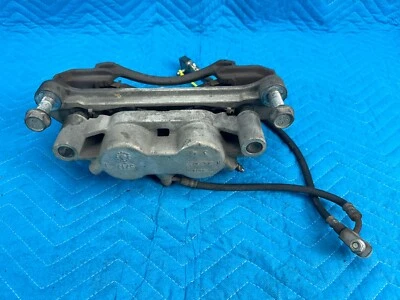 Pinza de freno lateral del pasajero delantero Nissan Titan XD con manguera y pastillas 2016-2023 OEM Foto 1 de 4