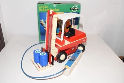 A47 1:10 GAMA 63021 LINDE CARRELLO ELEVATORE ROSSO R/C MIB - Immagine 1 di 4