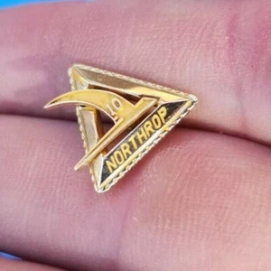 Northrop 10 Years service pin Gold 14K stamped - Picture 1 of 4