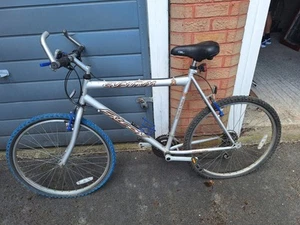 Falcon 15 Gear Grips Road Bike - Picture 1 of 10