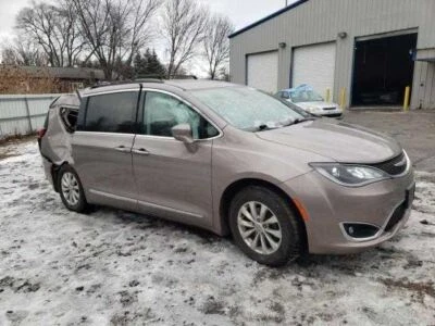 Used Side Marker Light Assembly fits: 2017 Chrysler Pacifica side marker Grade A Foto 1 de 4