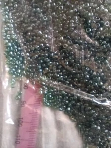 Perline Conteria Vetro 500g VERDE BOTTIGLIA 2 mm Bigiotteria Ricamo Bijoux STOCK - Foto 1 di 10