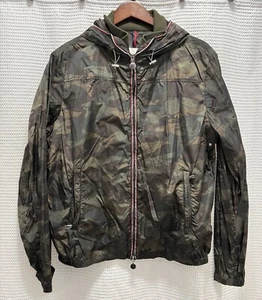 CHAQUETA CON CAPUCHA HOMBRE MONCLER NATH GIUBBOTTO NATH CAMUFLAJE - TALLA 5 - Imagen 1 de 22