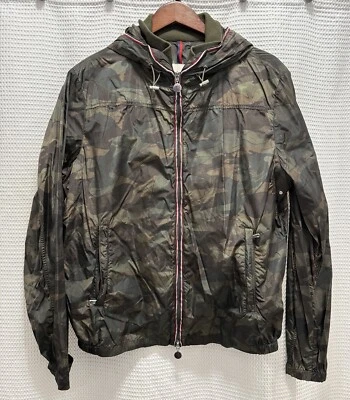 MEN’S MONCLER NATH GIUBBOTTO NATH CAMO HOODED JACKET - SIZE 5 - Image 1 of 4