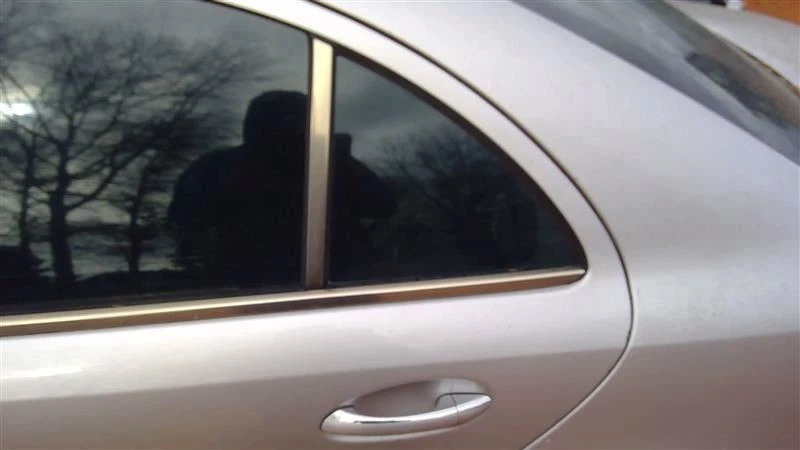 Vidrio de ventilación de puerta trasera del conductor tipo 211 sedán para 03-09 Mercedes Benz E320 OEM Foto 1 de 4