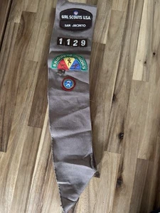 Girl Scout BROWNIE Merit Badge Sash with Patches vintage 1980s Used In Good - Picture 1 of 4