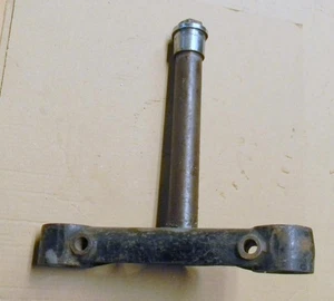 TRIUMPH H1284 PREUNIT LOWER FORK YOKE WITH GOOD THREADS AND STEM NUT - Picture 1 of 1