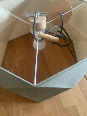 Grossen grün / grauen  Lampenschirm sehr gross . Mit Glühbirne von IKEA - Bild 1 von 4