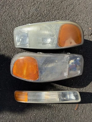 Lentes marcadoras/faros GMC Yukon 2004 Foto 1 de 4
