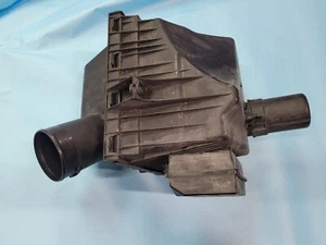 Air Cleaner Filter Housing Box - 2006-2010 Jeep Commander 4.7L & 3.7L - OEM - Picture 1 of 7
