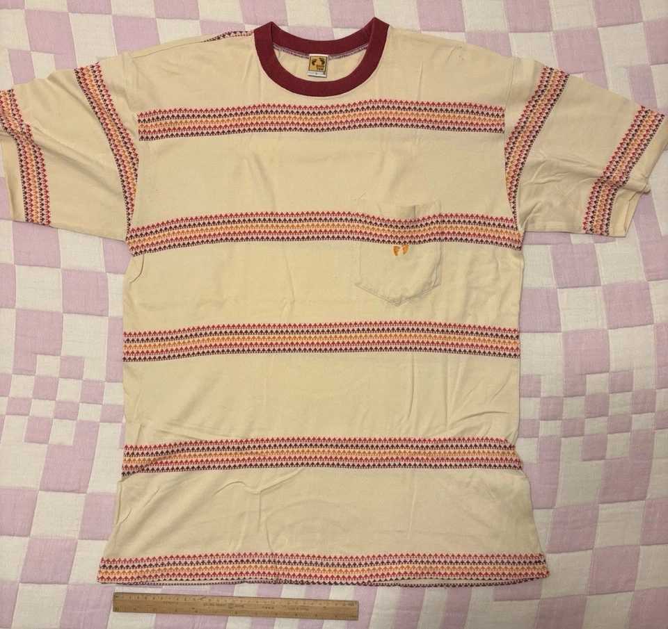 Camiseta Vintage Hang Ten Pocket Tamanho Grande Estampada Bronzeada/Carmesim/Laranja - Imagem 1 de 4