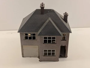 Dapol Kitmaster C027 Detached House – Plastic Model Kit (OO Gauge) - Picture 1 of 4